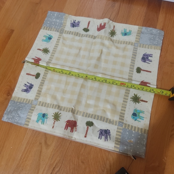 💚 2/$35 NWT Jim Thompson Thailand silk cushion cover sets with elephant pattern - Picture 4 of 6